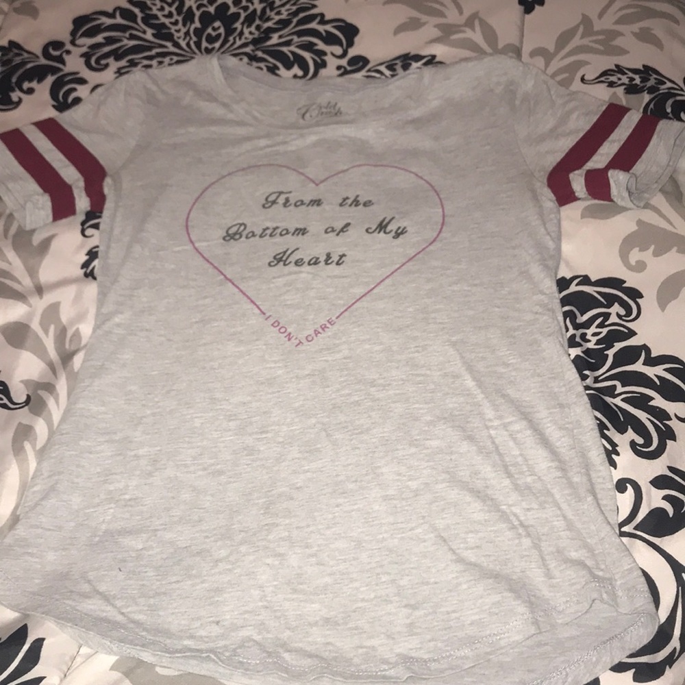 grey and red tee